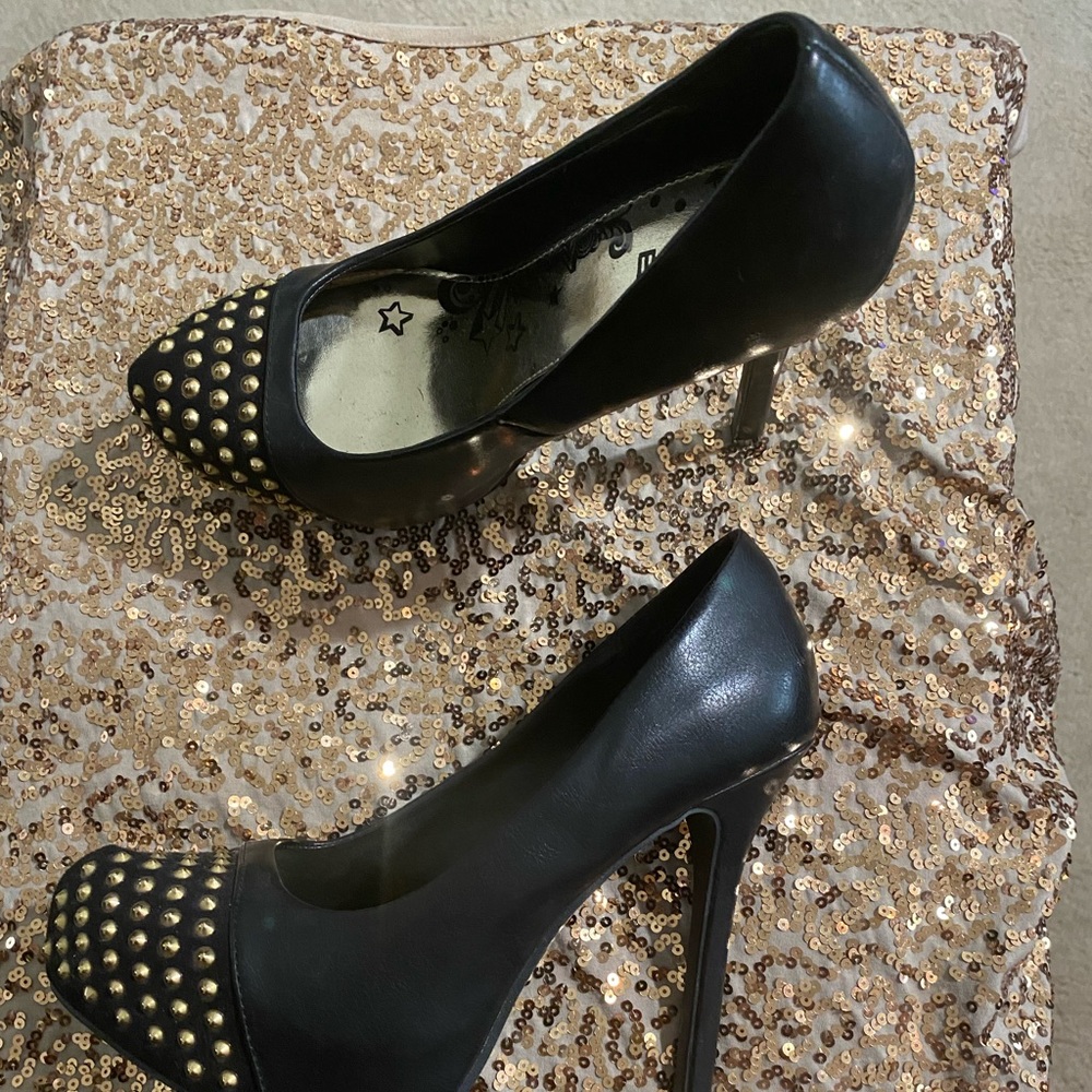 Six inch gold tone studded stilettos! They are very fashionable and gorgeous.